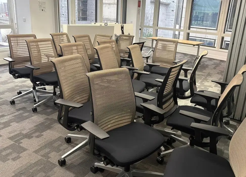 office-chairs-ready-for-clearence-parallax